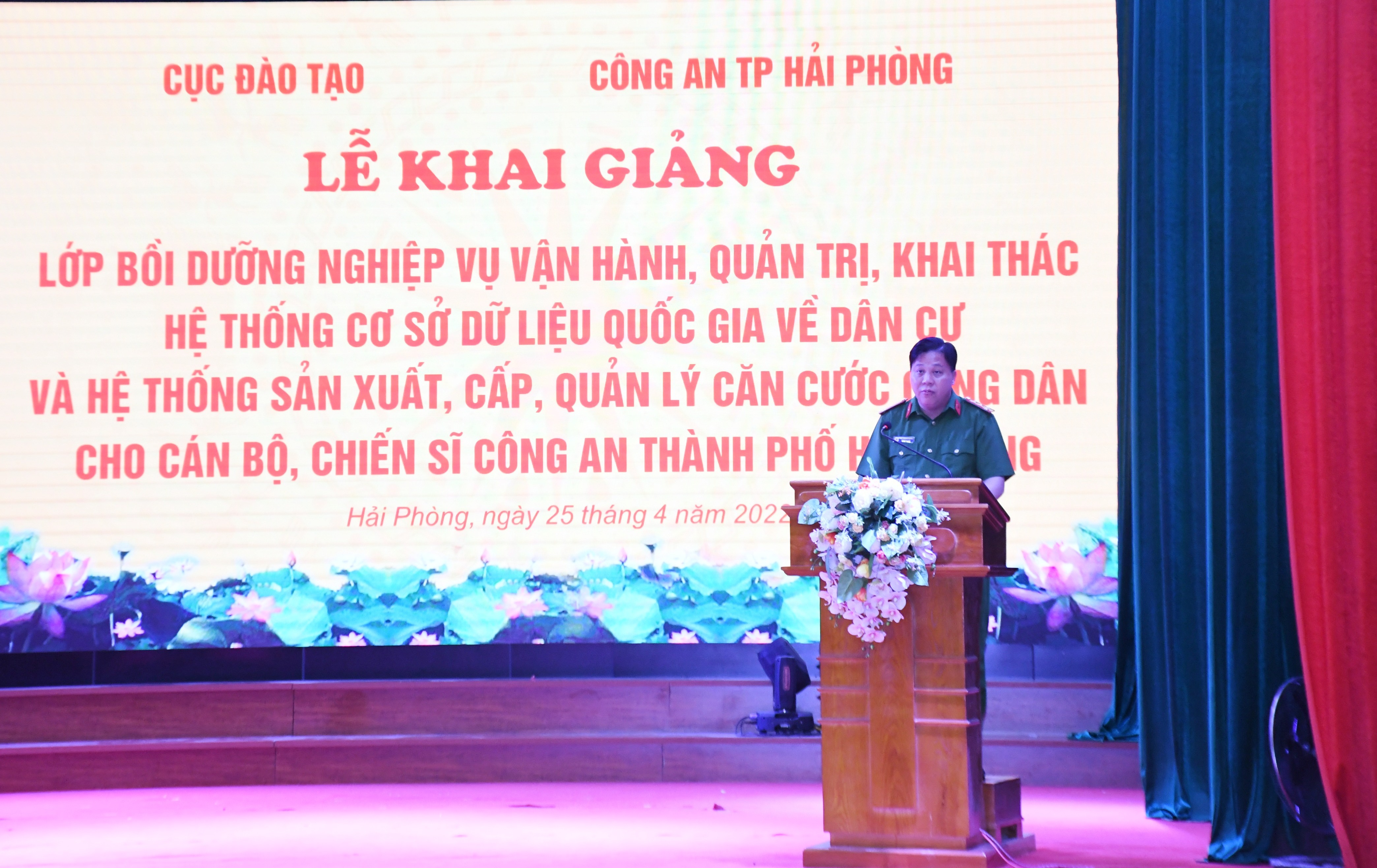 Khai giảng lớp bồi dưỡng nghiệp vụ vận hành, quản trị, khai thác hệ thống Cơ sở dữ liệu quốc gia về dân cư; Sản xuất, cấp, quản lý CCCD